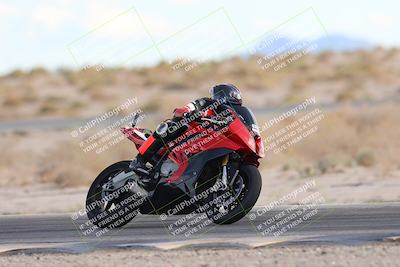 media/Nov-16-2025-Race Pace (Sun) [[8c5fa54630]]/Non Verified Riders (1st 20 Minutes)/5-Turn 15 (110pm)/